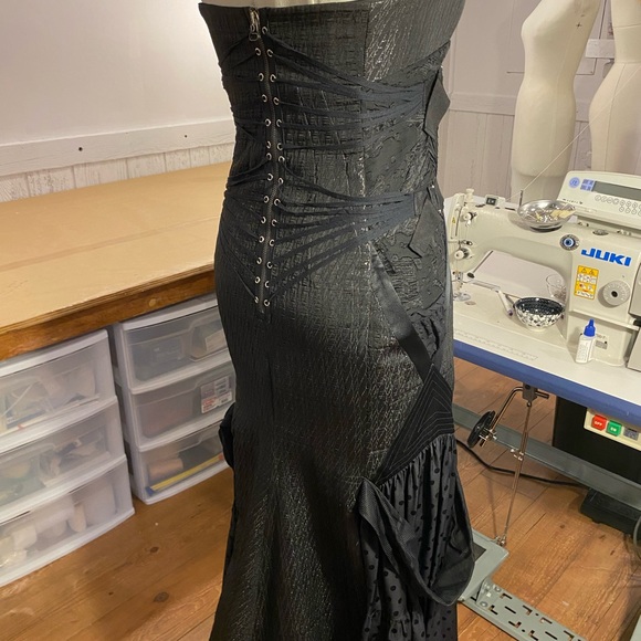 BCBG runway dress. Black - Picture 4 of 11